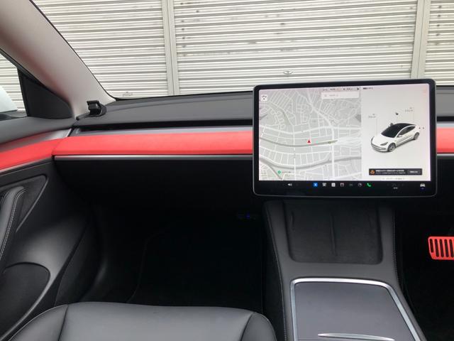 モデル3 スタンダードレンジプラス オートパイロット パノラマガラスルーフ バックサイドカメラ 黒革パワーシート シートヒーター 電動リアゲート ETC(22枚目)