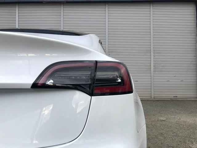 モデル3 スタンダードレンジプラス オートパイロット パノラマガラスルーフ バックサイドカメラ 黒革パワーシート シートヒーター 電動リアゲート ETC(46枚目)