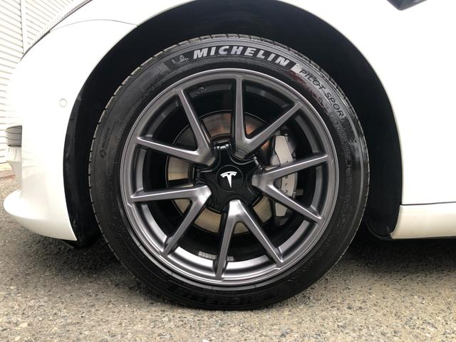 モデル3 スタンダードレンジプラス オートパイロット パノラマガラスルーフ バックサイドカメラ 黒革パワーシート シートヒーター 電動リアゲート ETC(47枚目)