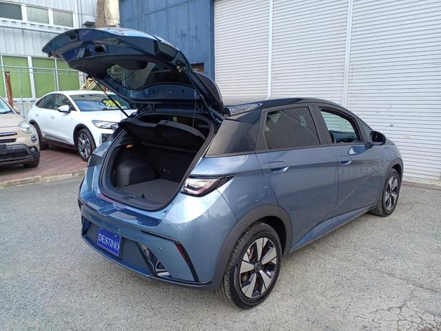 ドルフィン ロングレンジ　パノラマルーフ　ＡＣＣ　アップルカープレイ　パワーシート　シートヒーター　全周囲カメラ　ブラインドスポットインフォメーション　障害物センサー　純正１６インチＡＷ（13枚目）