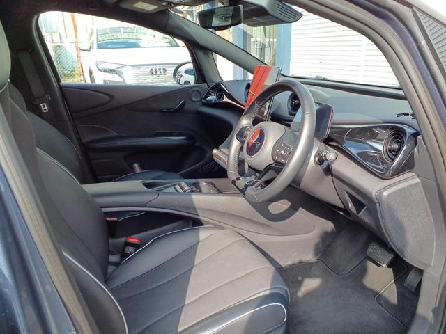 ドルフィン ロングレンジ　パノラマルーフ　ＡＣＣ　アップルカープレイ　パワーシート　シートヒーター　全周囲カメラ　ブラインドスポットインフォメーション　障害物センサー　純正１６インチＡＷ（18枚目）