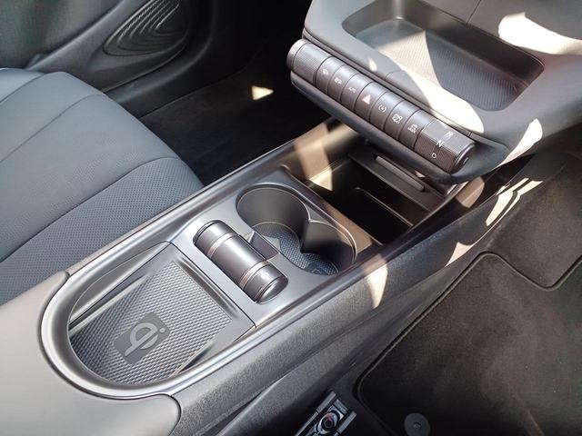 ドルフィン ロングレンジ　パノラマルーフ　ＡＣＣ　アップルカープレイ　パワーシート　シートヒーター　全周囲カメラ　ブラインドスポットインフォメーション　障害物センサー　純正１６インチＡＷ（42枚目）