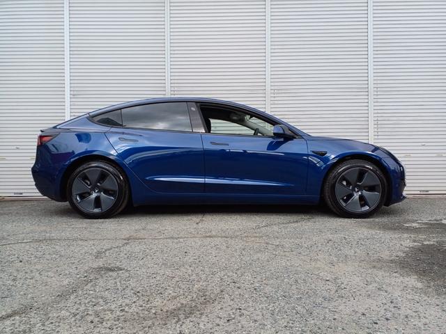 モデル３ スタンダードレンジプラス　ワンオーナー　オートパイロット　ナビ　パノラマガラスルーフ　黒レザーパワーシート　シートヒーター　ハンドルヒーター　電動リアゲート　バックサイドカメラ　障害物センサー　ＥＴＣ（7枚目）