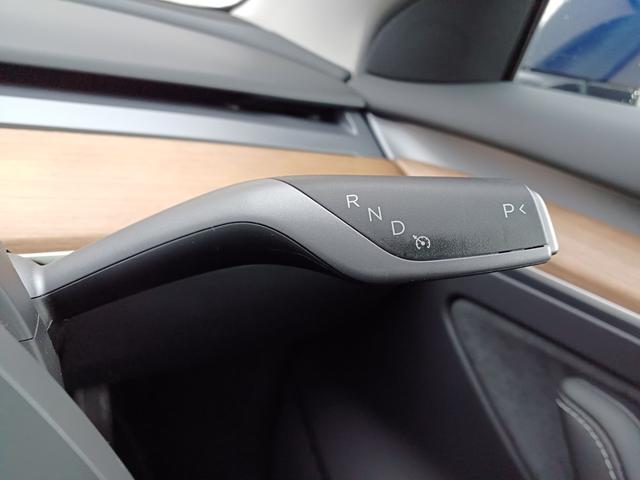 モデル３ スタンダードレンジプラス　ワンオーナー　オートパイロット　ナビ　パノラマガラスルーフ　黒レザーパワーシート　シートヒーター　ハンドルヒーター　電動リアゲート　バックサイドカメラ　障害物センサー　ＥＴＣ（29枚目）