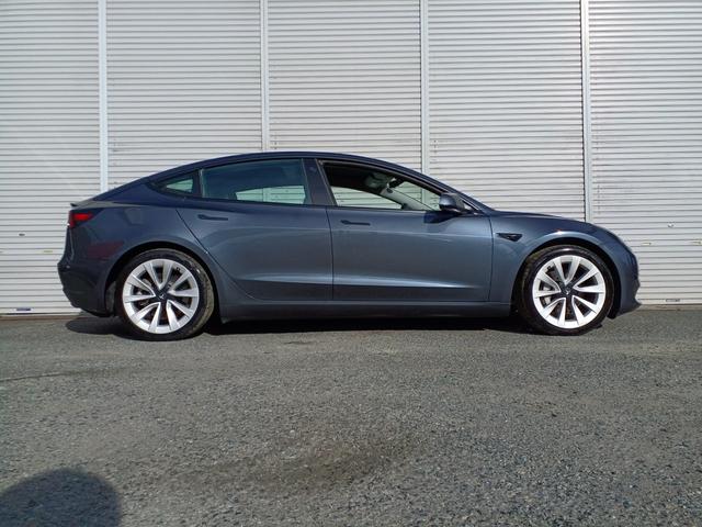 モデル3 ロングレンジ AWD オートパイロット 黒レザーパワーシート パノラマガラスルーフ シートヒーター ナビ バックサイドカメラ 障害物センサー 電動リアゲート ETC 19インチAW(7枚目)