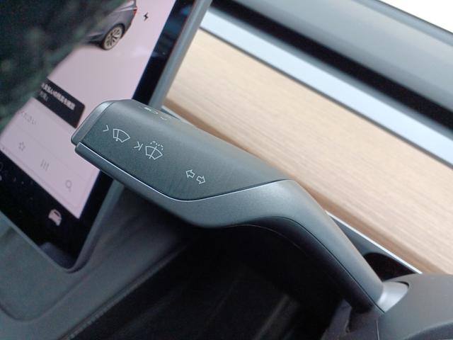 モデル3 ロングレンジ AWD オートパイロット 黒レザーパワーシート パノラマガラスルーフ シートヒーター ナビ バックサイドカメラ 障害物センサー 電動リアゲート ETC 19インチAW(26枚目)