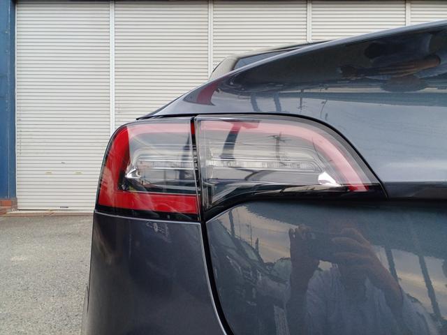 モデル3 ロングレンジ AWD オートパイロット 黒レザーパワーシート パノラマガラスルーフ シートヒーター ナビ バックサイドカメラ 障害物センサー 電動リアゲート ETC 19インチAW(49枚目)