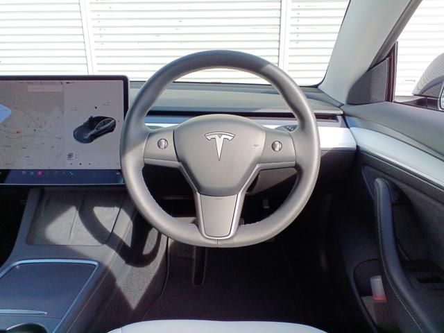 モデル3 スタンダードレンジプラス オートパイロット ナビ 白レザーパワーシート シートヒーター 電動リアゲート サイドリアカメラ パノラマガラスルーフ 障害物センサー ETC(4枚目)