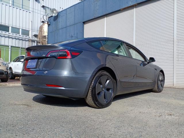 モデル3 スタンダードレンジプラス オートパイロット ナビ 白レザーパワーシート シートヒーター 電動リアゲート サイドリアカメラ パノラマガラスルーフ 障害物センサー ETC(8枚目)