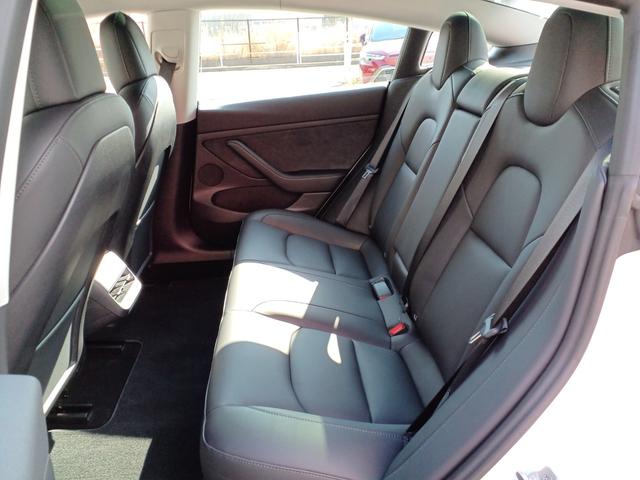 ���f�X�e�B�[�m�����X�̍݌Ɏԗ��ɂ͂d�s�b�������ςݖ��͂��[�Ԏ��Ɏ�t�����Ē����܂��B��[�Ԃ܂łɂ��q�l���`�ɕύX�����Ē����Ă��܂��̂Ō�[�Ԍシ���ɂ��g�p�����܂��B