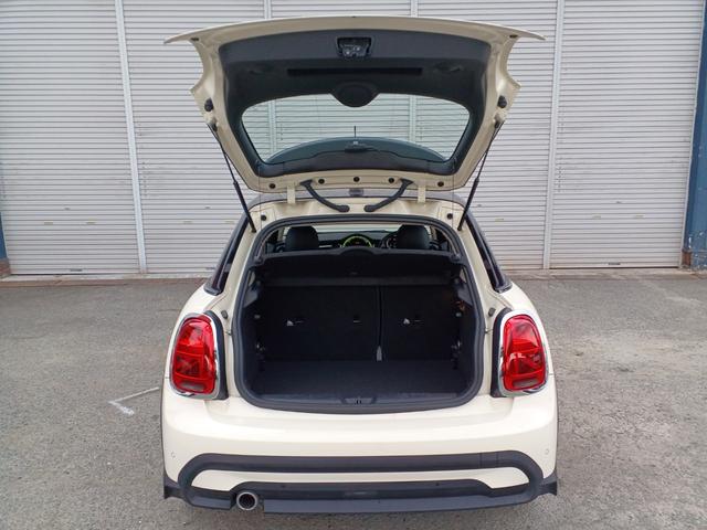ＭＩＮＩ クーパーＤ　ＡＣＣ　デジタルメーター　電動パーキングブレーキ　アップルカープレイ　バックカメラ　インテリジェントセーフティ　ＬＥＤヘッドライト　ＥＴＣ（10枚目）