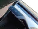 ベースグレード　ワンオーナー　オートパイロット　ナビ　障害物センサー　リアサイドモニター　白レザーパワーシート　シートヒーター　電動リアゲート　ハンドルヒーター　パノラマガラスルーフ　２０インチＡＷ　ＥＴＣ（22枚目）