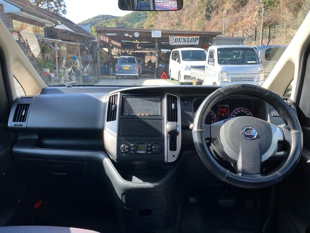 セレナ ハイウェイスター　Ｖセレクション　アルパインフリップダウンモニター／エアロバンパー／純正１６インチアルミホイール／両側電動スライドドア／純正ナビ・テレビ／バックカメラ／ＣＤ・ＤＶＤ再生／リアオートエアコン／８人乗り／車検令和９年９月（2枚目）