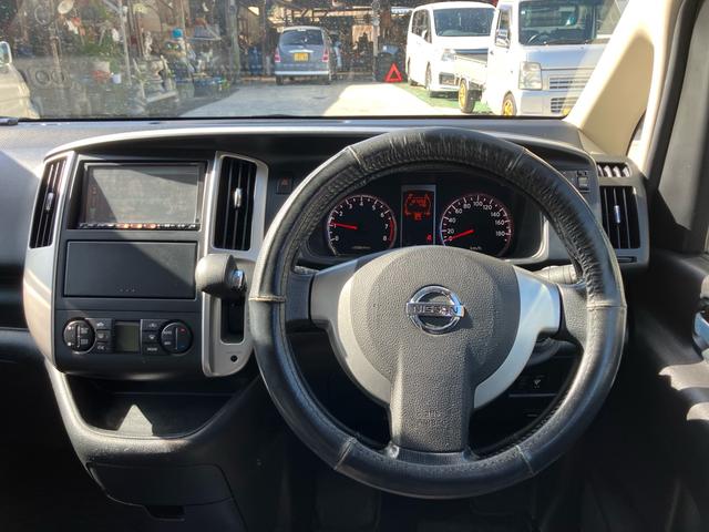 セレナ ハイウェイスター　Ｖセレクション　アルパインフリップダウンモニター／エアロバンパー／純正１６インチアルミホイール／両側電動スライドドア／純正ナビ・テレビ／バックカメラ／ＣＤ・ＤＶＤ再生／リアオートエアコン／８人乗り／車検令和９年９月（3枚目）