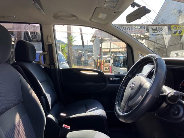 セレナ ハイウェイスター　Ｖセレクション　アルパインフリップダウンモニター／エアロバンパー／純正１６インチアルミホイール／両側電動スライドドア／純正ナビ・テレビ／バックカメラ／ＣＤ・ＤＶＤ再生／リアオートエアコン／８人乗り／車検令和９年９月（12枚目）