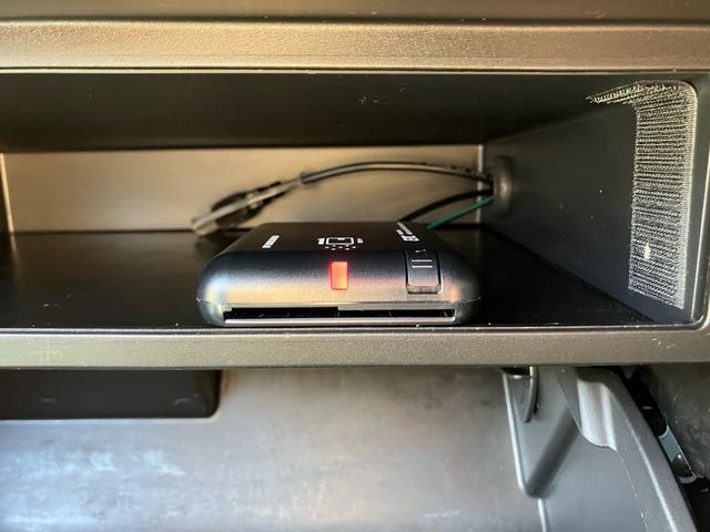 セレナ ハイウェイスター　Ｖセレクション　アルパインフリップダウンモニター／エアロバンパー／純正１６インチアルミホイール／両側電動スライドドア／純正ナビ・テレビ／バックカメラ／ＣＤ・ＤＶＤ再生／リアオートエアコン／８人乗り／車検令和９年９月（28枚目）