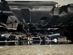 ☆下廻りフロント側より☆下廻りもサビ、腐食などなく、状態良好です♪　他社との違いを比べてください！ 4