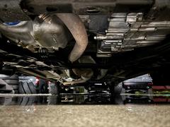 ☆下廻りフロント側より☆下廻りもサビ、腐食などなく、状態良好です♪　他社との違いを比べてください！ 4