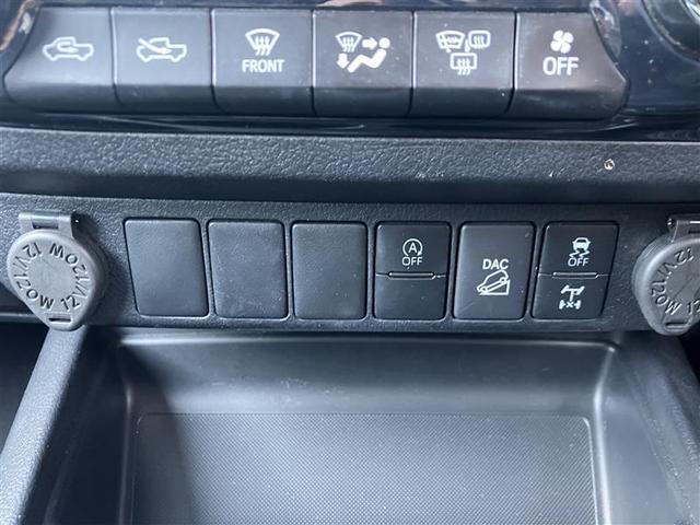 ハイラックス Ｚ　プリクラッシュＳ　運転席助手席エアバック　バックモニタ　パワーウインドウ　メモリーナビゲーション　切り替え４ＷＤ　パワステ　ＬＥＤヘッドランプ　アルミホイール　ＡＢＳ　オートエアコン　エアバック　ナビ（6枚目）