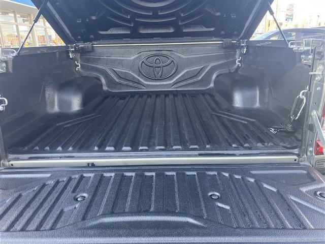 ハイラックス Ｚ　プリクラッシュＳ　運転席助手席エアバック　バックモニタ　パワーウインドウ　メモリーナビゲーション　切り替え４ＷＤ　パワステ　ＬＥＤヘッドランプ　アルミホイール　ＡＢＳ　オートエアコン　エアバック　ナビ（23枚目）