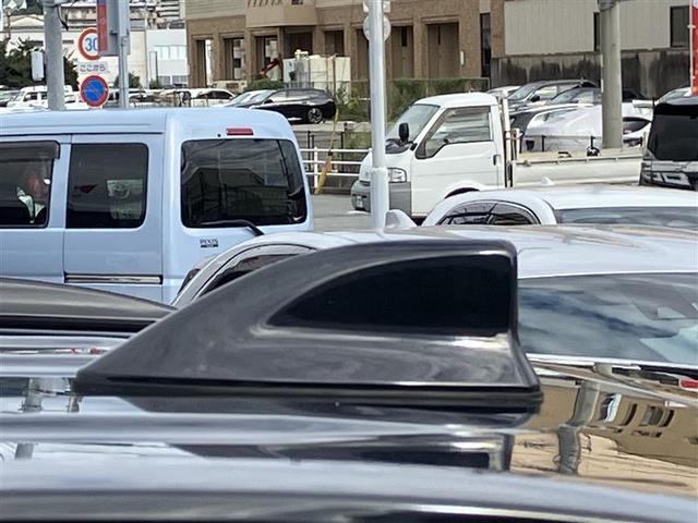ＲＡＶ４ Ｘ　衝突被害軽減ブレーキ　ＬＥＤヘッドライト　メモリーナビ　地デジ　パワーウィンドウ　ナビ＆ＴＶ　パワステ　カーテンエアバッグ　アルミホイール　オートエアコン　ＡＢＳ　エアバッグ　デュアルエアバッグ（13枚目）