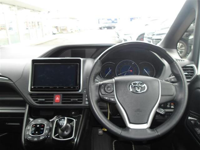 エスクァイア ハイブリッドＧｉプレミアムパッケジブラックテーラード　誤発進抑制機能　ドライブレコーダ　ナビ　Ｂカメラ　スマートキー　ＬＥＤランプ　ＥＴＣ車載器　アルミ　キーレス　ＡＢＳ　ＤＶＤ再生　３列シート　メモリーナビ　オートエアコン　エアバッグ　デュアルエアコン（10枚目）