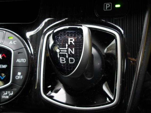 エスクァイア ハイブリッドＧｉプレミアムパッケジブラックテーラード　誤発進抑制機能　ドライブレコーダ　ナビ　Ｂカメラ　スマートキー　ＬＥＤランプ　ＥＴＣ車載器　アルミ　キーレス　ＡＢＳ　ＤＶＤ再生　３列シート　メモリーナビ　オートエアコン　エアバッグ　デュアルエアコン（18枚目）