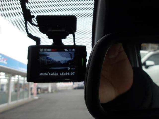 エスクァイア ハイブリッドＧｉプレミアムパッケジブラックテーラード　誤発進抑制機能　ドライブレコーダ　ナビ　Ｂカメラ　スマートキー　ＬＥＤランプ　ＥＴＣ車載器　アルミ　キーレス　ＡＢＳ　ＤＶＤ再生　３列シート　メモリーナビ　オートエアコン　エアバッグ　デュアルエアコン（24枚目）