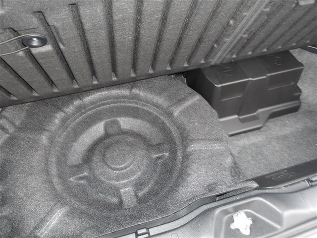 エスクァイア ハイブリッドＧｉプレミアムパッケジブラックテーラード　誤発進抑制機能　ドライブレコーダ　ナビ　Ｂカメラ　スマートキー　ＬＥＤランプ　ＥＴＣ車載器　アルミ　キーレス　ＡＢＳ　ＤＶＤ再生　３列シート　メモリーナビ　オートエアコン　エアバッグ　デュアルエアコン（30枚目）