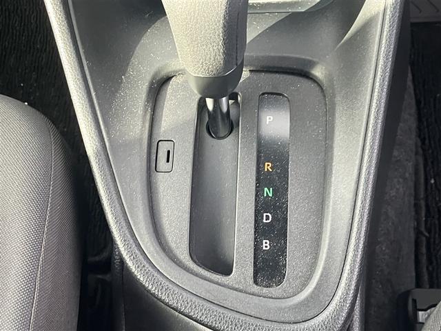 ヤリス ハイブリッドX パワーステアリング 助手席エアバッグ サイドエアバッグ ABS エアコン 衝突被害軽減システム Bカメラ(27枚目)