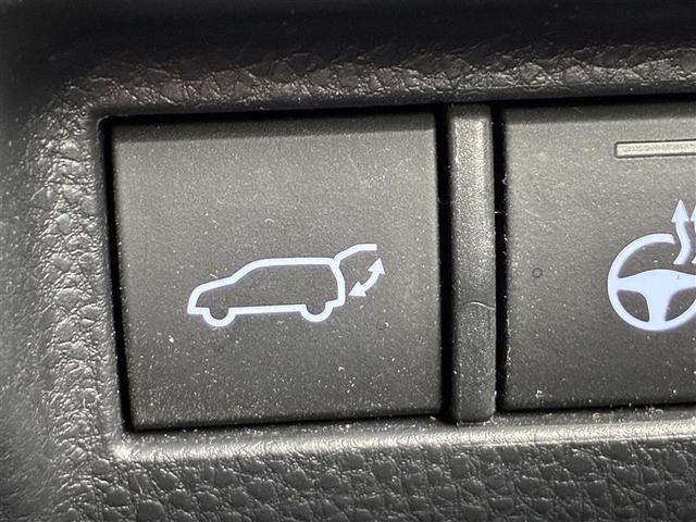 ハリアーハイブリッド Ｚ　レザーパッケージ　Ｃソナー　全方位モニタ　電動トランク　電動格納ミラー　車線逸脱警報装置　パノラマサンルーフ　ＢＴオーディオ　エアロ　横滑防止　盗難防止システム　オートハイビーム　シートクーラー　Ｂモニター　ＵＳＢ接続（11枚目）