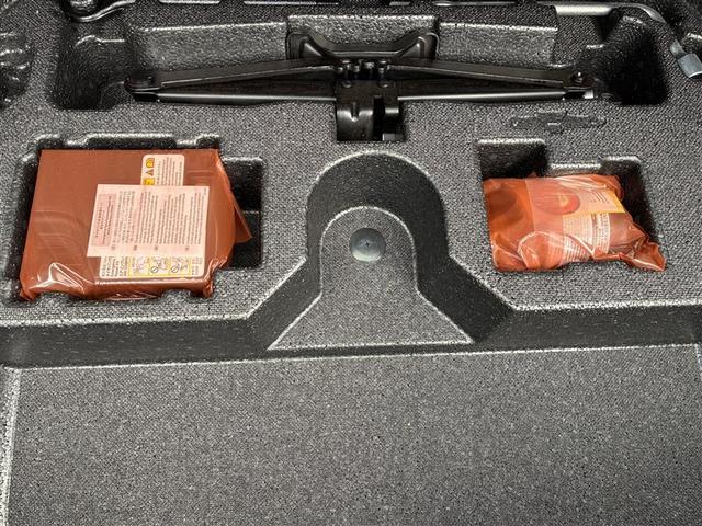 ハリアーハイブリッド Ｚ　レザーパッケージ　Ｃソナー　全方位モニタ　電動トランク　電動格納ミラー　車線逸脱警報装置　パノラマサンルーフ　ＢＴオーディオ　エアロ　横滑防止　盗難防止システム　オートハイビーム　シートクーラー　Ｂモニター　ＵＳＢ接続（24枚目）