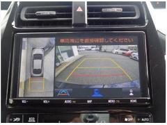 パノラミックビューモニターシステムが付いているので車の上から見た映像が確認できますよ。 3