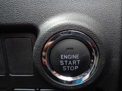 キーを携帯しているだけで、エンジンの始動が可能な装備です。プッシュスタートですのでエンジンの始動もボタンを押すだけです 5