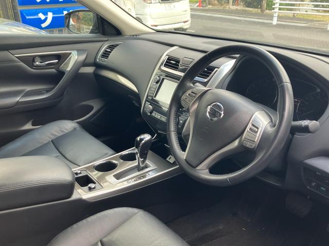 ティアナ ＸＶ　ナビＡＶＭパッケージ　ナビテレビ　アラウンドビューモニター　ＥＴＣ　スマートキー　プッシュスタート　セキュリティー　レザーシート　パワーシート　純正アルミホイール（8枚目）