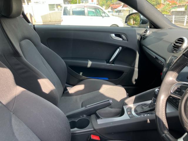 ＴＴクーペ ２．０ＴＦＳＩ　ナビテレビ　バックカメラ　ＥＴＣ　キーレス　パドルシフト　社外１９インチアルミホイール　ＨＩＤライト　セキュリティー（12枚目）