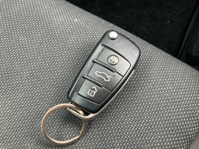 ＴＴクーペ ２．０ＴＦＳＩ　ナビテレビ　バックカメラ　ＥＴＣ　キーレス　パドルシフト　社外１９インチアルミホイール　ＨＩＤライト　セキュリティー（18枚目）