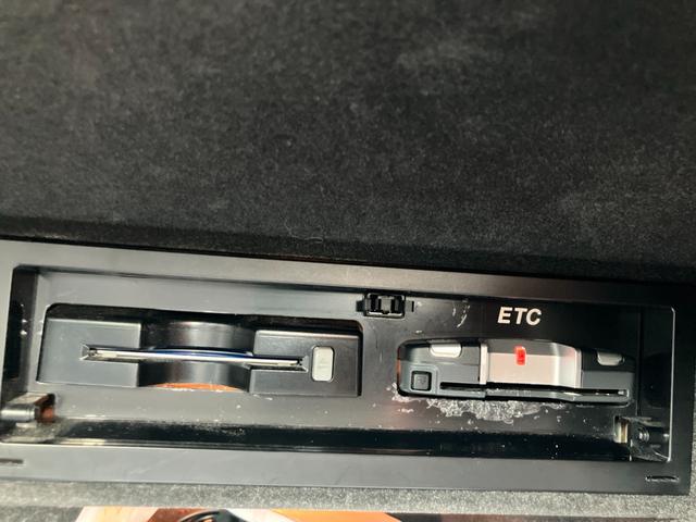 ＴＴクーペ ２．０ＴＦＳＩ　ナビテレビ　バックカメラ　ＥＴＣ　キーレス　パドルシフト　社外１９インチアルミホイール　ＨＩＤライト　セキュリティー（27枚目）