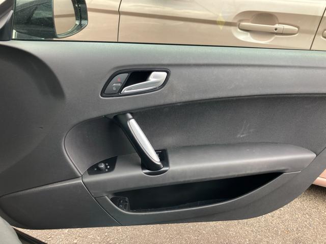 ＴＴクーペ ２．０ＴＦＳＩ　ナビテレビ　バックカメラ　ＥＴＣ　キーレス　パドルシフト　社外１９インチアルミホイール　ＨＩＤライト　セキュリティー（33枚目）