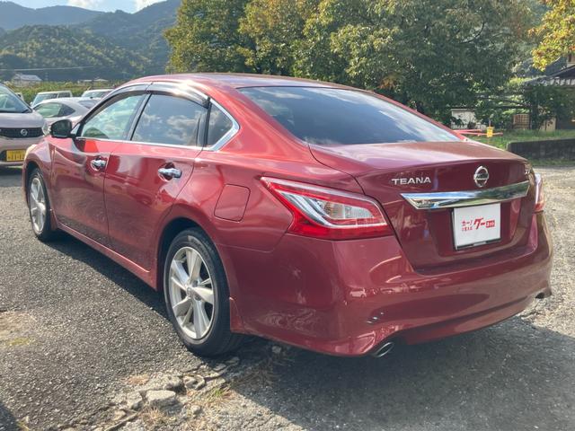 ティアナ ＸＶ　ナビＡＶＭパッケージ　ナビテレビ　アラウンドビューモニター　ＥＴＣ　スマートキー　プッシュスタート　セキュリティー　アイドリングストップ　レザーシート　助手席オットマン（9枚目）