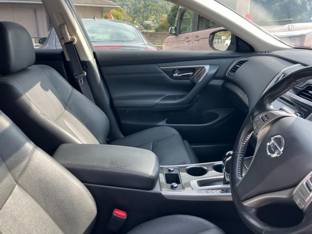 ティアナ ＸＶ　ナビＡＶＭパッケージ　ナビテレビ　アラウンドビューモニター　ＥＴＣ　スマートキー　プッシュスタート　セキュリティー　アイドリングストップ　レザーシート　助手席オットマン（12枚目）