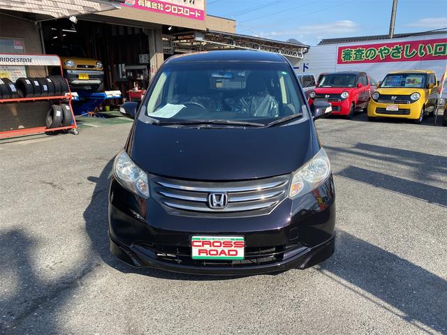 フリード Ｇｉ　エアロ　リヤドア左右パワースライドドアです　スマートキー　３列シート　７人乗り　純正フルエアロ　純アルミ　ワンセグＴＶ　バックモニター付　Ｔミングチェーン車（2枚目）