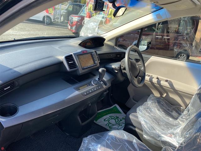 フリード Ｇｉ　エアロ　リヤドア左右パワースライドドアです　スマートキー　３列シート　７人乗り　純正フルエアロ　純アルミ　ワンセグＴＶ　バックモニター付　Ｔミングチェーン車（14枚目）