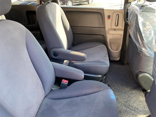 フリード Ｇｉ　エアロ　リヤドア左右パワースライドドアです　スマートキー　３列シート　７人乗り　純正フルエアロ　純アルミ　ワンセグＴＶ　バックモニター付　Ｔミングチェーン車（24枚目）