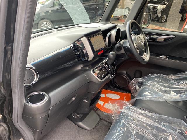 Ｎ－ＢＯＸカスタム Ｇ・Ａパッケージ　ナビ　フルセグＴＶです　リヤドア左パワースライドドア　Ｐスタートスマートキーベンチシート　純正エアロ　純正アルミ　修復歴無（9枚目）