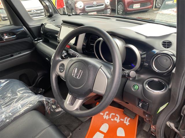 Ｎ－ＢＯＸカスタム Ｇ・Ａパッケージ　ナビ　フルセグＴＶです　リヤドア左パワースライドドア　Ｐスタートスマートキーベンチシート　純正エアロ　純正アルミ　修復歴無（10枚目）