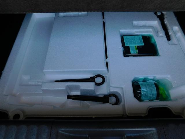 プリウス Ｚ　リアカメラ　プリクラッシュ　試乗車　ＰＷシート　ＡＣ１００Ｖ電源　ＬＥＤランプ　オートクルーズ　アルミホイール　ドライブレコーダ　ＡＣ　運転席エアバッグ　横滑り防止装置　ＥＴＣ付　盗難防止システム（11枚目）