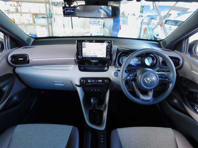 ヤリス ハイブリッドＺ　ＰＣＳ　整備記録簿　ＡＷ　Ｂカメラ　アイドリングストップ車　ドラレコ付　ＬＥＤランプ　スマキー　ＥＴＣ付き　メディアプレイヤー接続　ＶＳＣ　パワステ　１オナ車　クルコン　カーテンエアバック　キーフリー（5枚目）