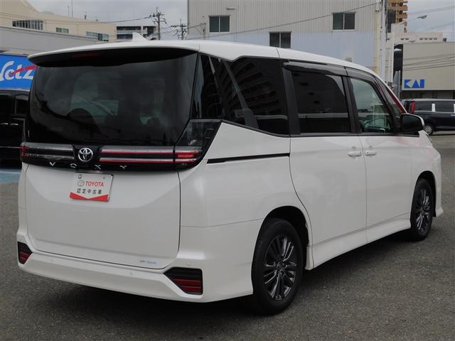 ヴォクシー Ｓ－Ｇ　点検記録簿付　Ｒカメラ　ミュージックプレイヤー接続可　ＬＥＤヘッドランプ　横滑り防止装置　スマートキ　キーレスエントリー　３列シート　フルセグテレビ　ワンオーナー　盗難防止システム　デュアルエアコン（3枚目）