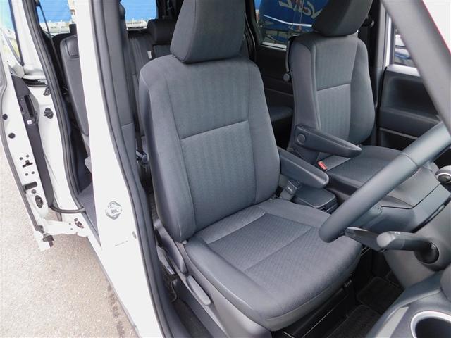 ヴォクシー Ｓ－Ｇ　点検記録簿付　Ｒカメラ　ミュージックプレイヤー接続可　ＬＥＤヘッドランプ　横滑り防止装置　スマートキ　キーレスエントリー　３列シート　フルセグテレビ　ワンオーナー　盗難防止システム　デュアルエアコン（6枚目）